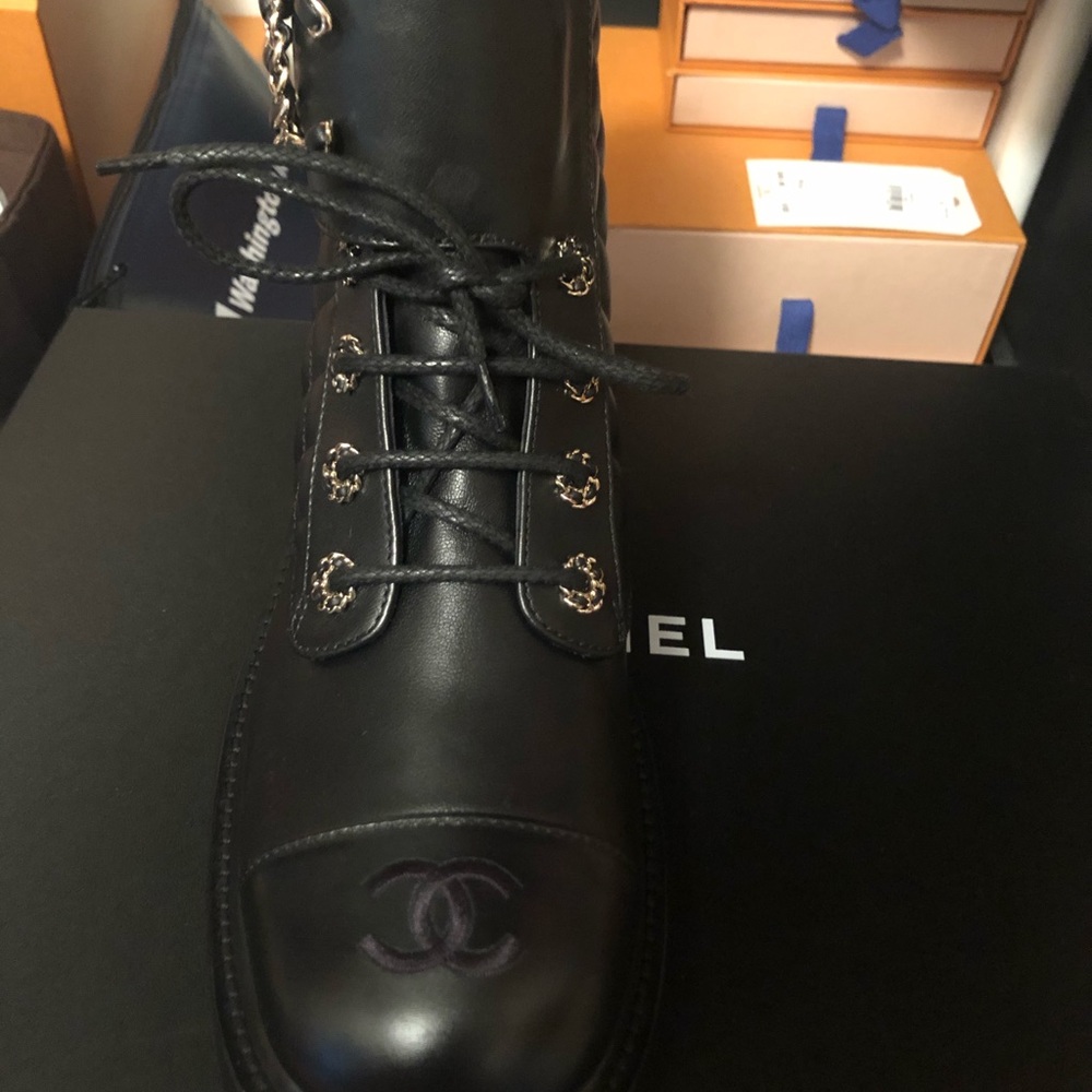 ✨Gorgeous Chanel Boots✨ - Picture 3 of 9